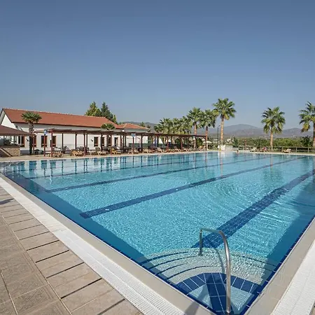 3 Bedroom Family House With Garden - Pool In بيت للعطل فتحية