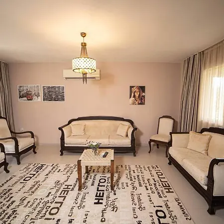 3 Bedroom Family House With Garden - Pool In