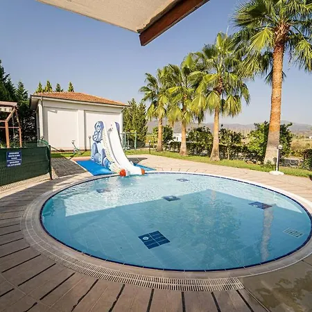 3 Bedroom Family House With Garden - Pool In *