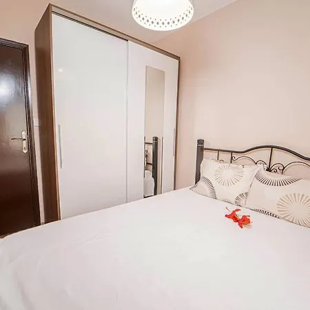 3 Bedroom Family House With Garden - Pool In فتحية