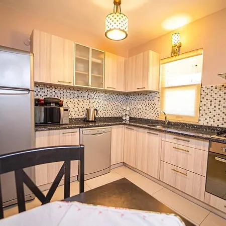 بيت للعطل 3 Bedroom Family House With Garden - Pool In فتحية
