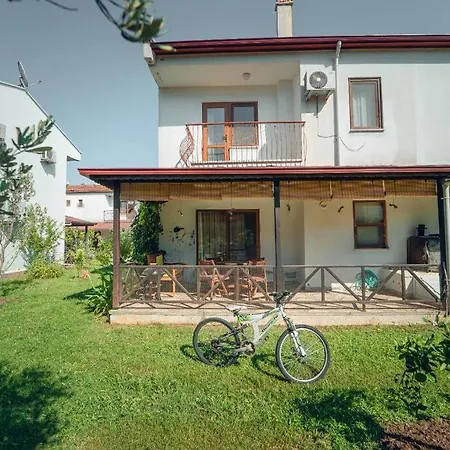 3 Bedroom Family House With Garden - Pool In