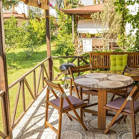 3 Bedroom Family House With Garden - Pool In 펜션