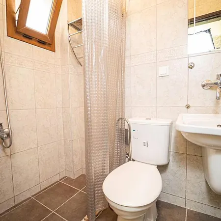 3 Bedroom Family House With Garden - Pool In 펜션 *