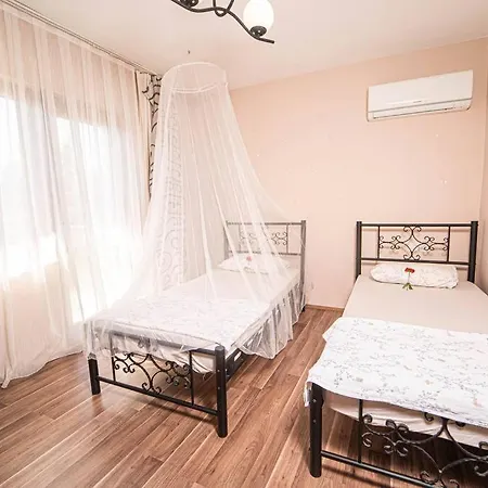 3 Bedroom Family House With Garden - Pool In 펜션 페티예